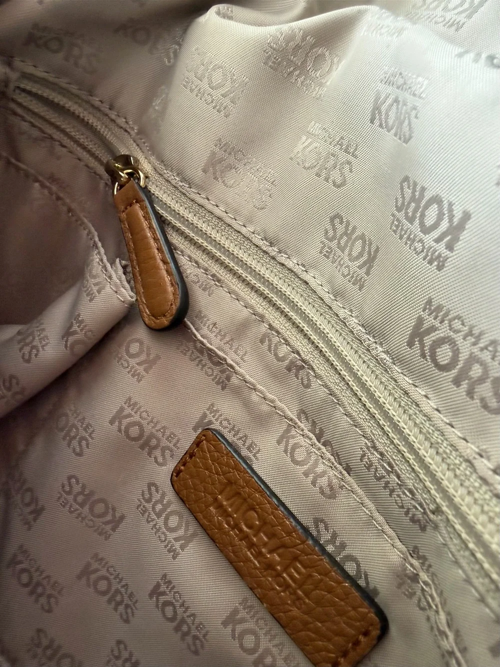 Michael Kors Camel Brown Pebbled Leather Bedford Crossbody Handbag -Tassel/Strap - Picture 9 of 16